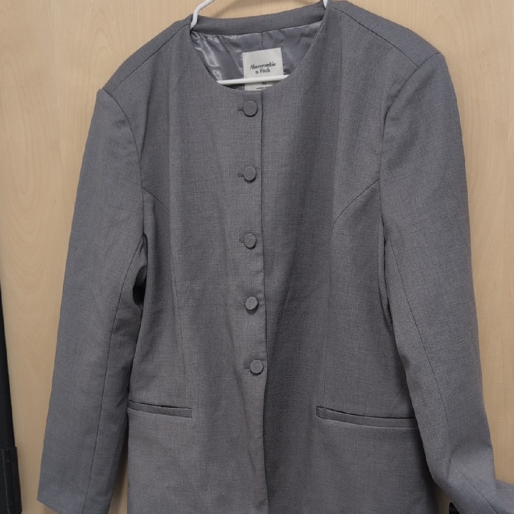 NWOT Abercrombie & Fitch Gray Collarless Suiting Blazer - Size XL